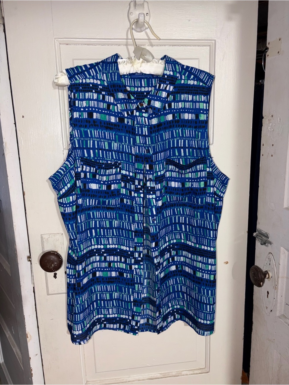 Apt. 9 Blue Geometric Sleeveless Button-Down Top